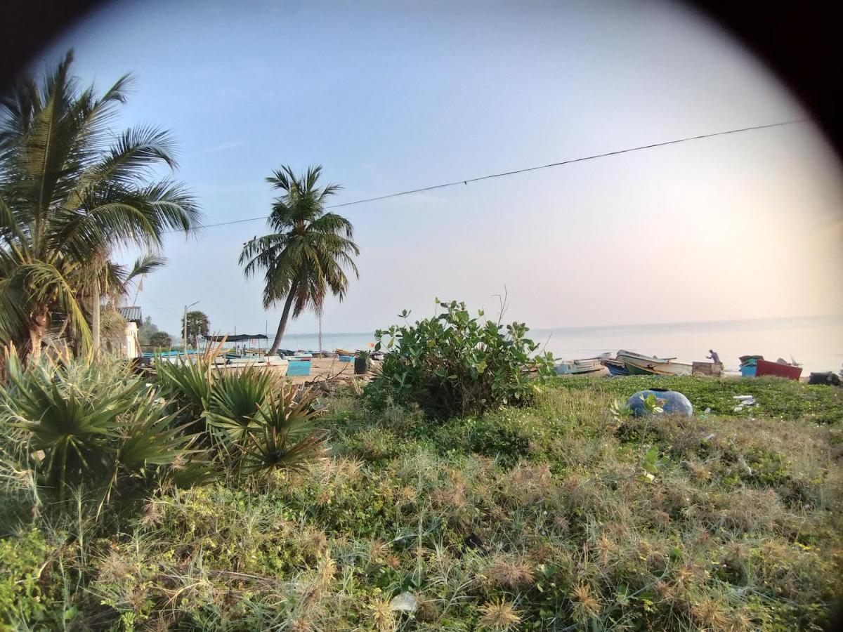 Beach Life Uppuveli Trincomalee Exterior photo