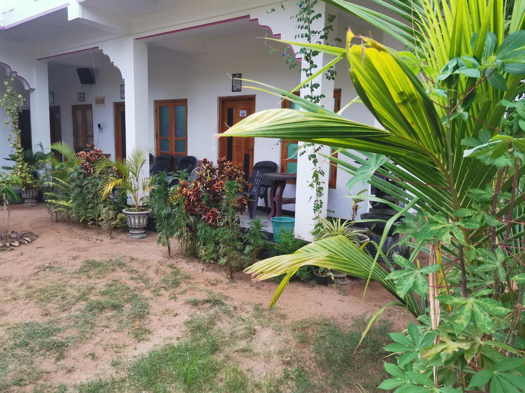 Beach Life Uppuveli Trincomalee Exterior photo