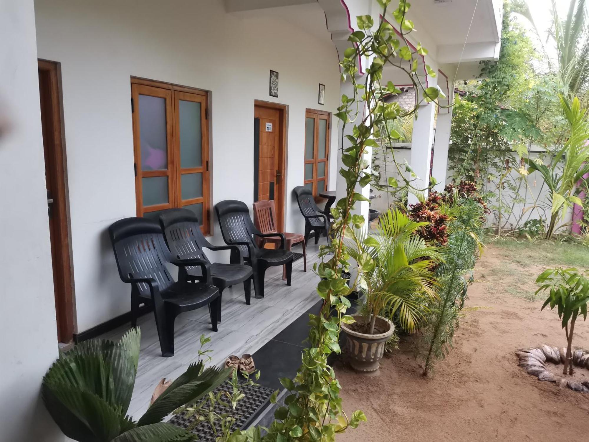Beach Life Uppuveli Trincomalee Exterior photo