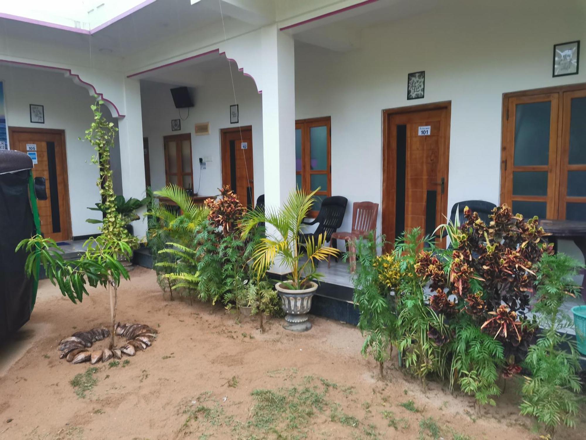 Beach Life Uppuveli Trincomalee Exterior photo